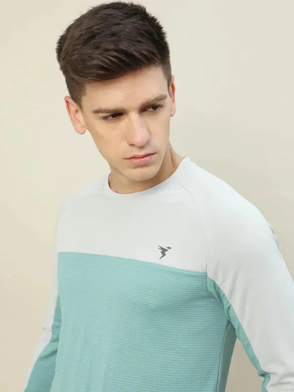 Men Colorblock Slim Fit Crew Neck T-shirt with TECHNO COOL 