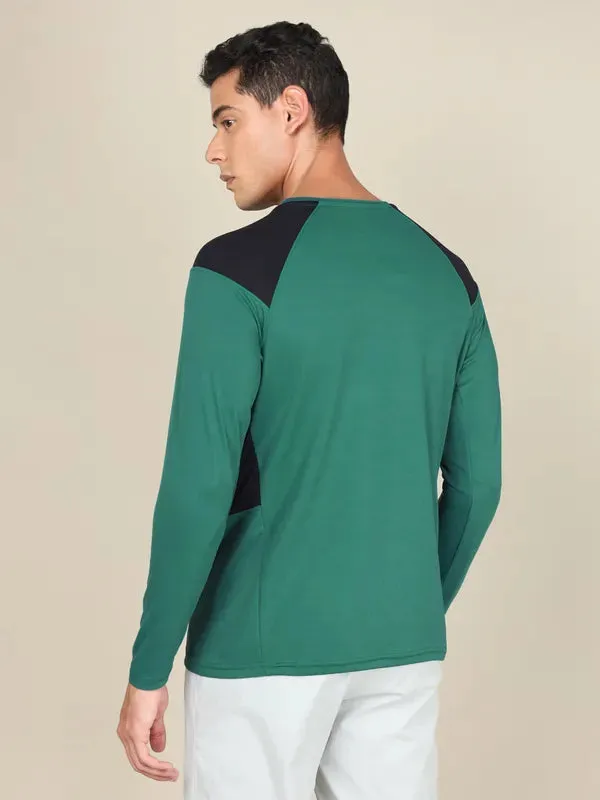 Men Colorblock Slim Fit Crew Neck T-shirt with TECHNO COOL 