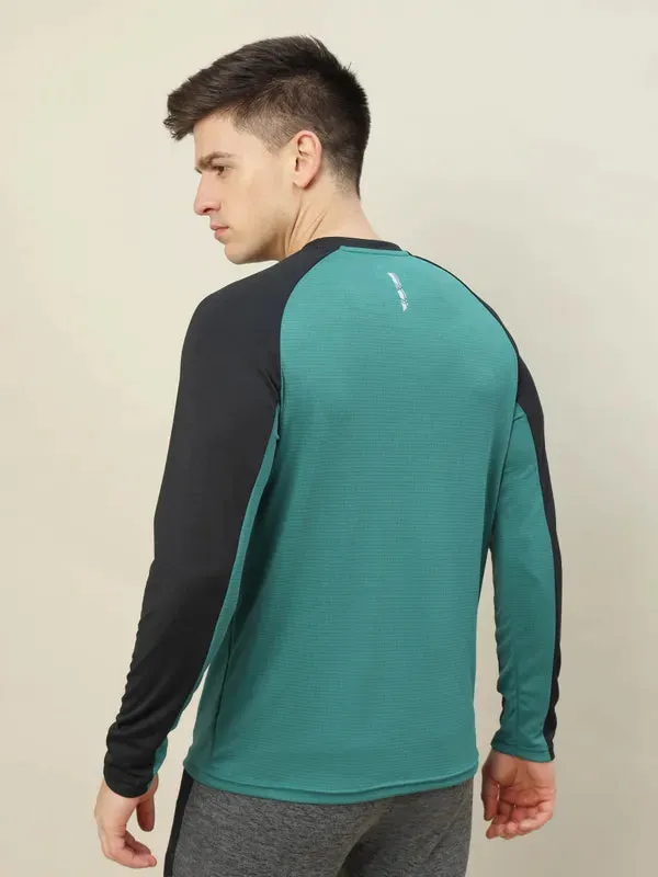 Men Colorblock Slim Fit Crew Neck T-shirt with TECHNO COOL 