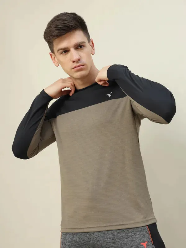 Men Colorblock Slim Fit Crew Neck T-shirt with TECHNO COOL 