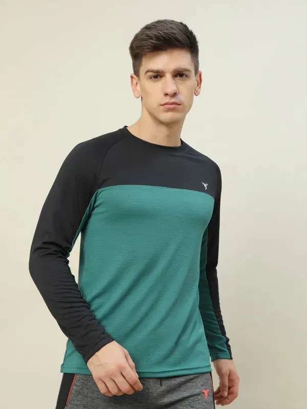 Men Colorblock Slim Fit Crew Neck T-shirt with TECHNO COOL 