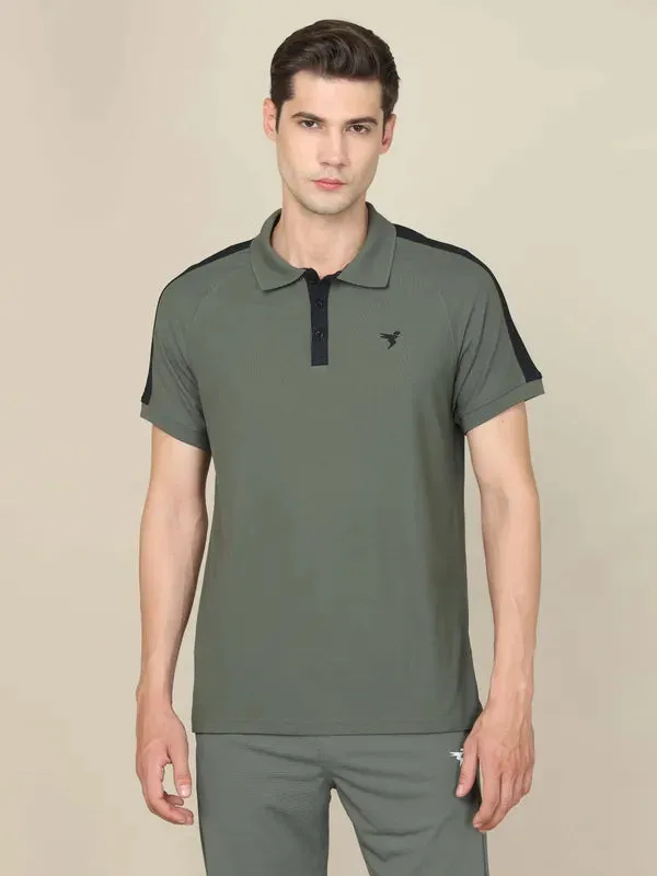 Men Colorblock Slim Fit Polo T-shirt with MATPIQ