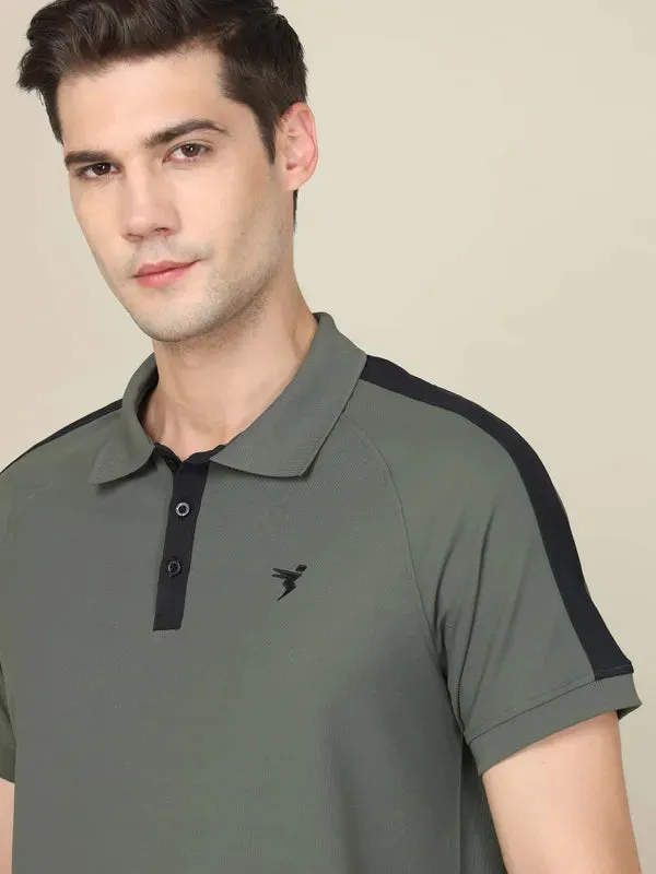 Men Colorblock Slim Fit Polo T-shirt with MATPIQ