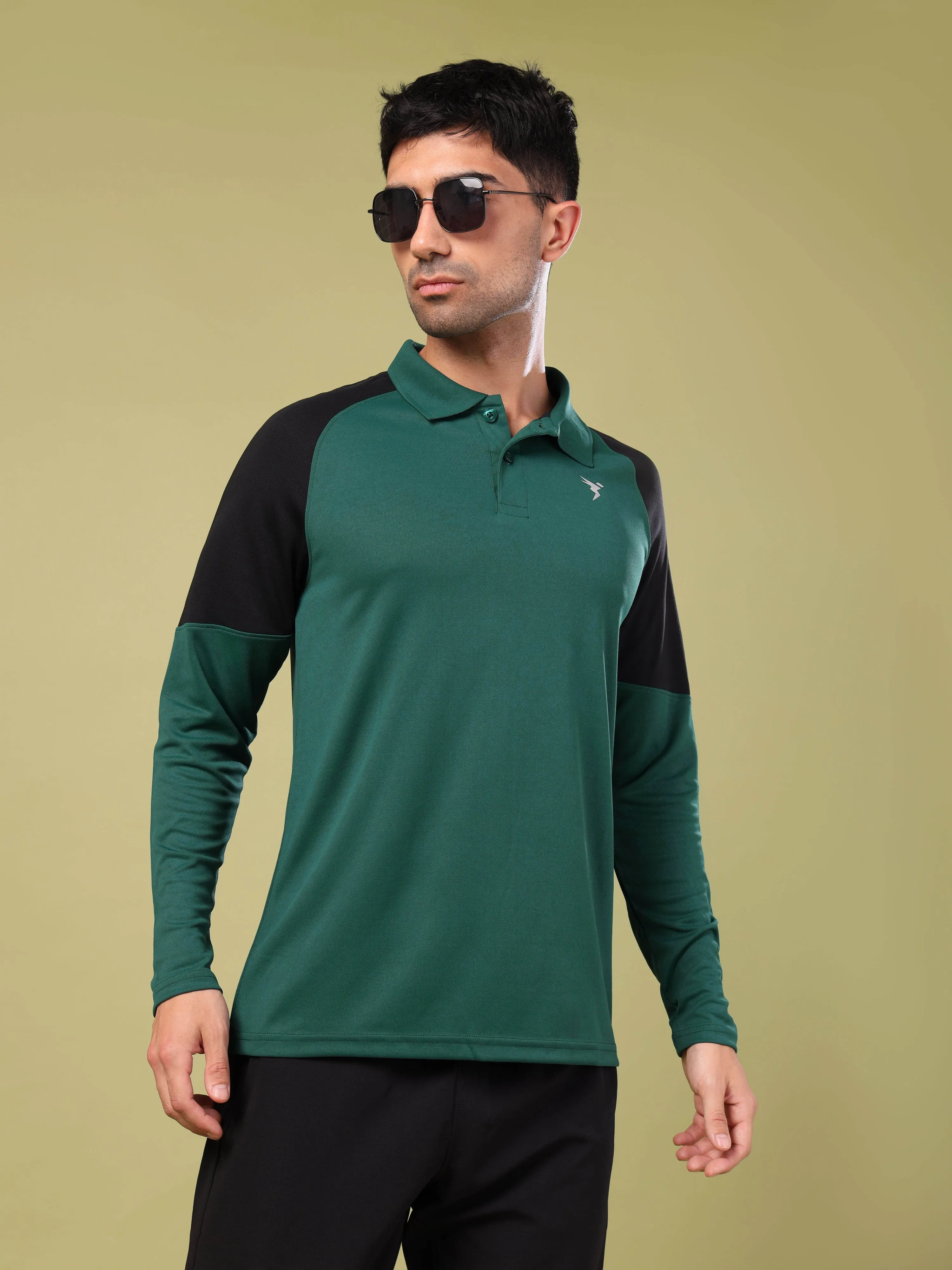 Men Colorblock Slim Fit Polo T-shirt with TECHNO COOL 