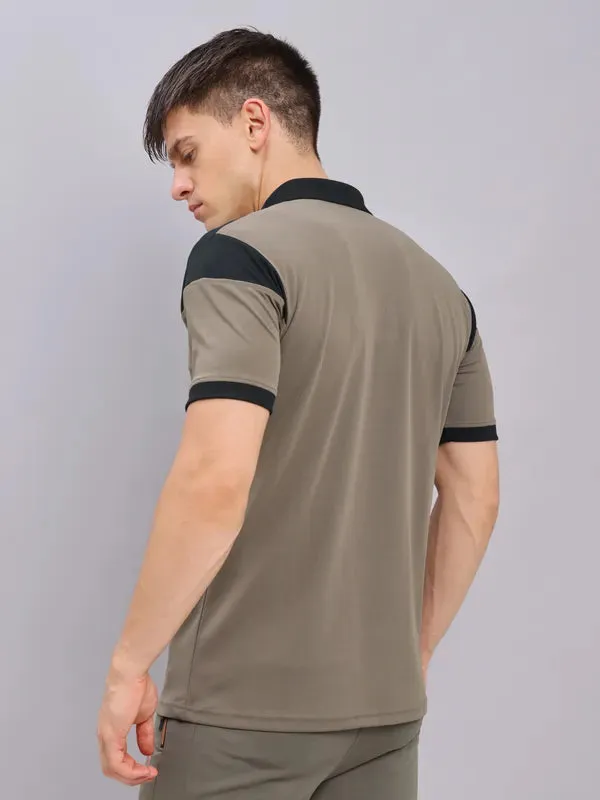 Men Colorblock Slim Fit Polo T-shirt with TECHNO DRY