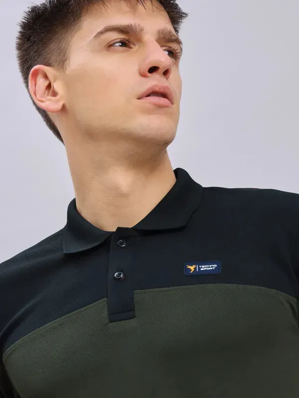 Men Colorblock Slim Fit Polo T-shirt with TECHNO DRY