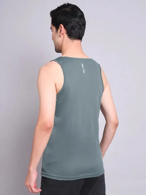 Men Colorblock Slim Fit Scoop Neck Innerwear Vest with TECHNO COOL 