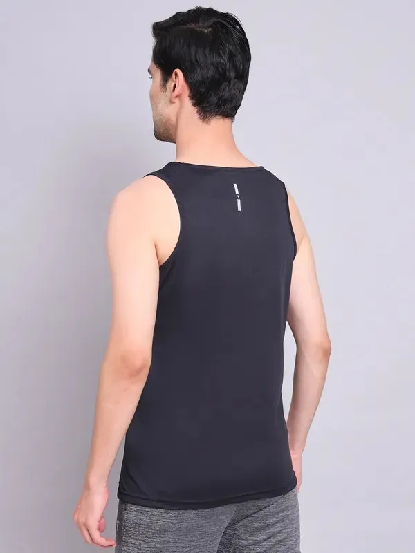 Men Colorblock Slim Fit Scoop Neck Innerwear Vest with TECHNO COOL 